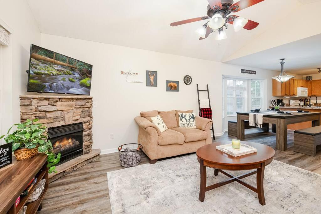 Great Smoky Mountain Get-Away Villa Pigeon Forge Buitenkant foto